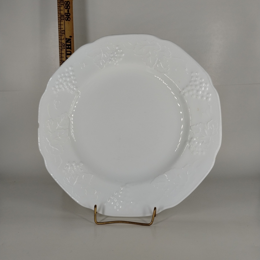 Colony Harvest Milk Glass Dinner Plates  9.75" Diameter Set Of 4 Vintage 1966